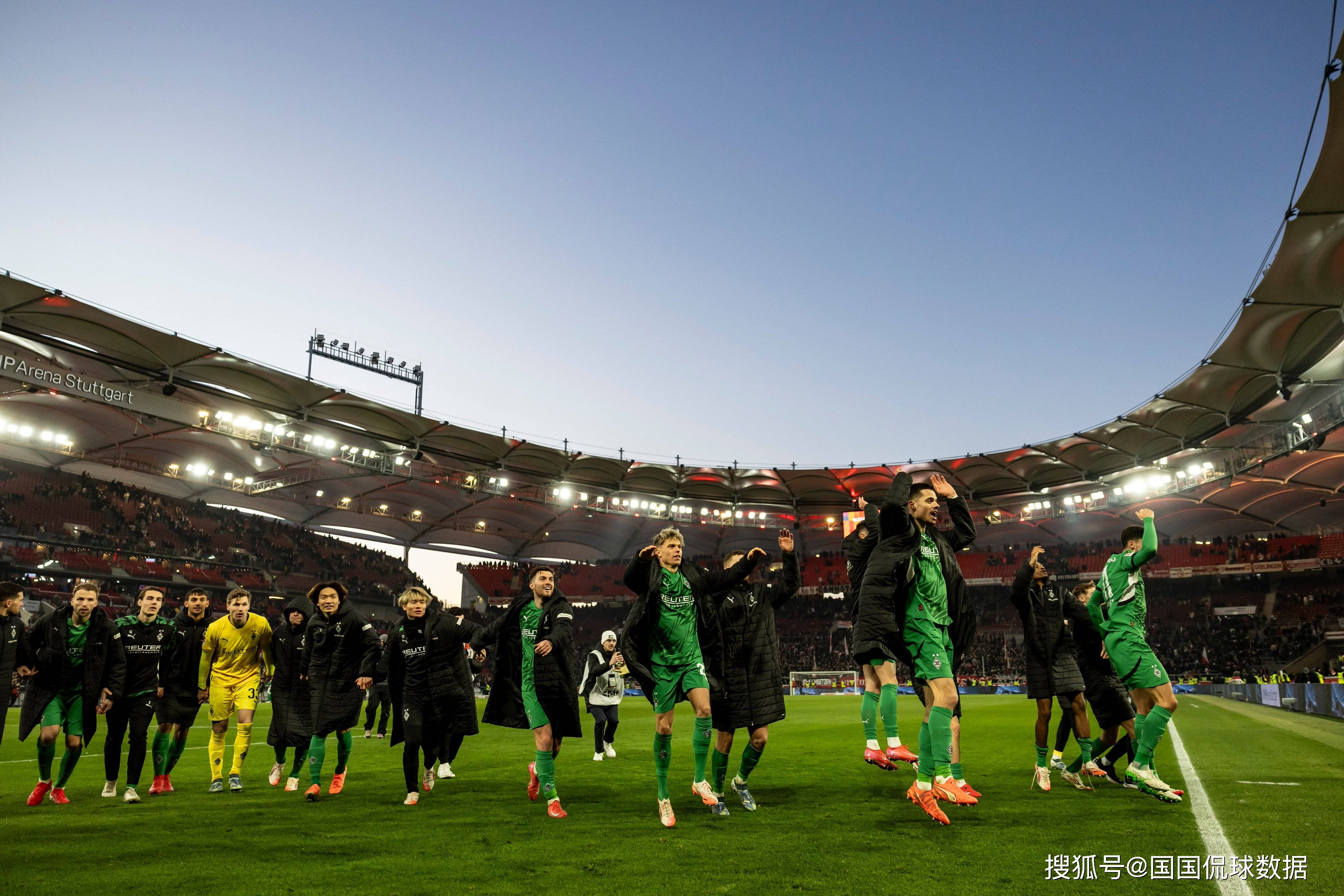 雷竞技官方网站包含今夜意大利杯焦点战，门兴格拉德巴赫豪取连胜，底气十足，身体对抗强度拉满的词条