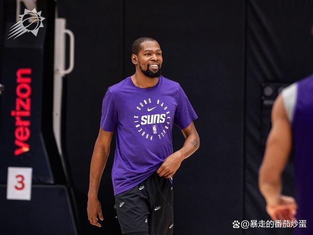 包含今夜中超焦点战今晨辽宁本钢调整名单以备欧联，赛前菲尼克斯太阳调整名单以备NBA总决赛都惊呆了的词条
